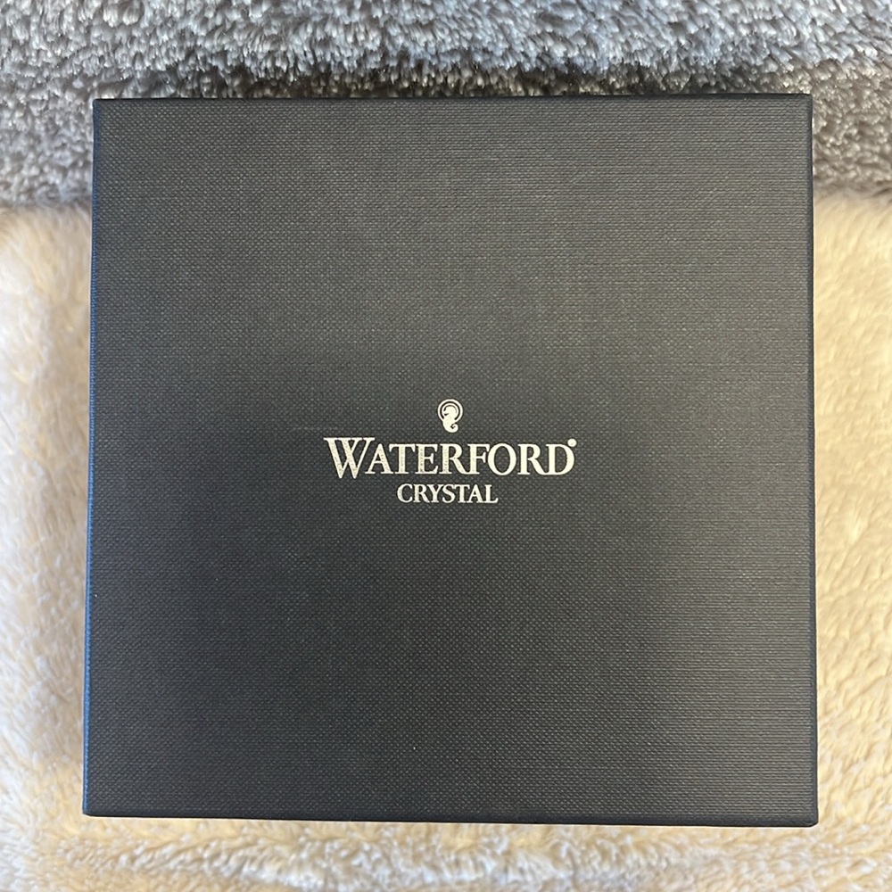 WATERFORD Crystal Shamrock - Picture 10 of 11
